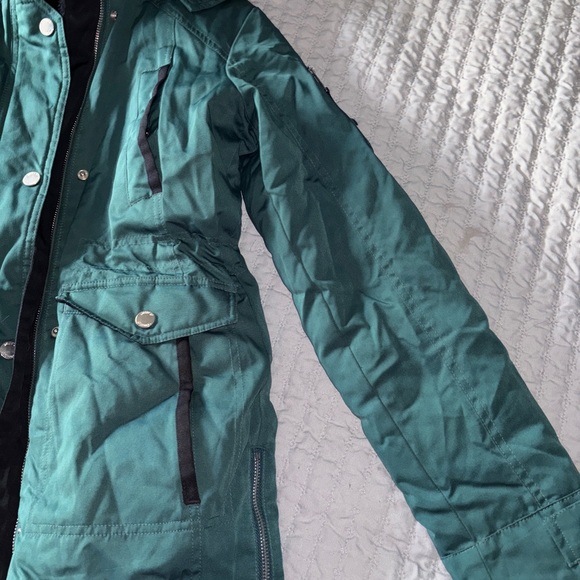 Hollister Women's Green Down Coat with Faux Fur Hood - Picture 10 of 11